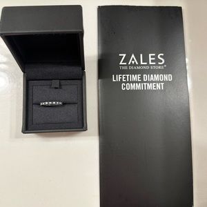 Vera Wang Diamond and Sapphire band ring